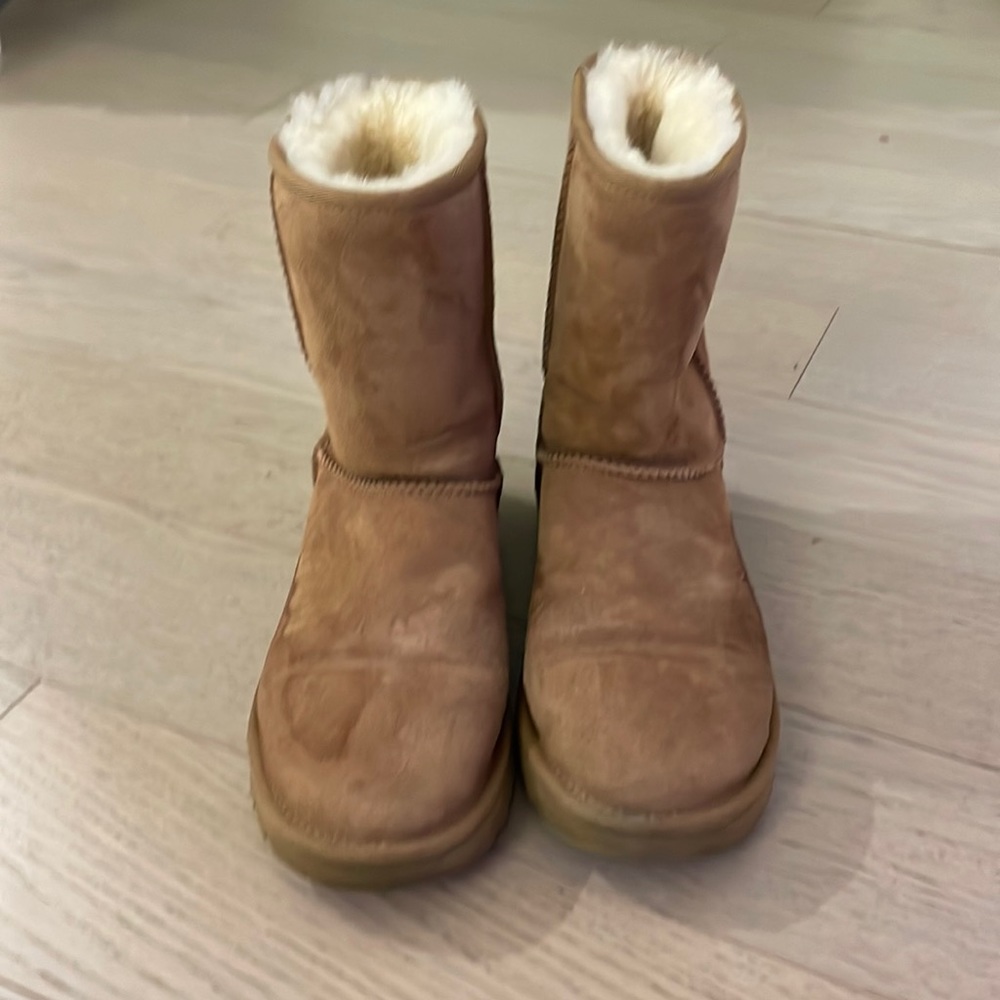 UGG classic short II